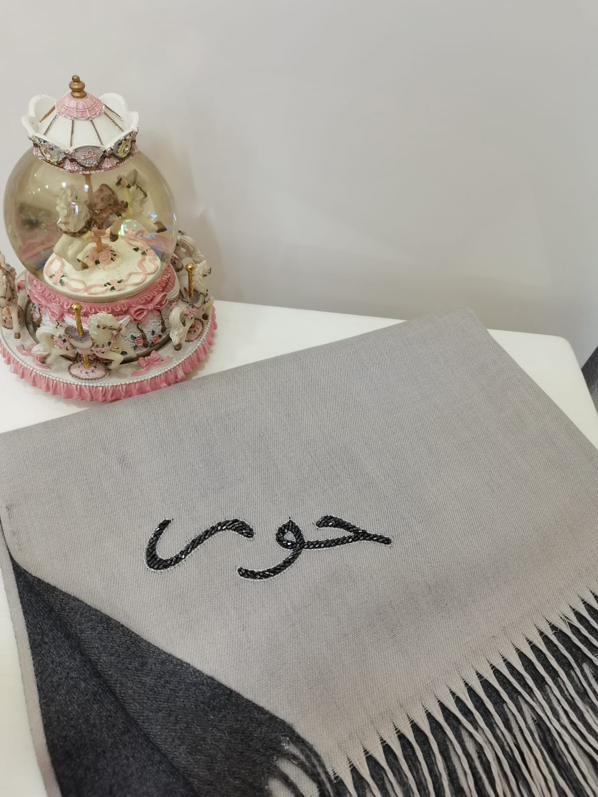 شال مطرز بالاسم العربي